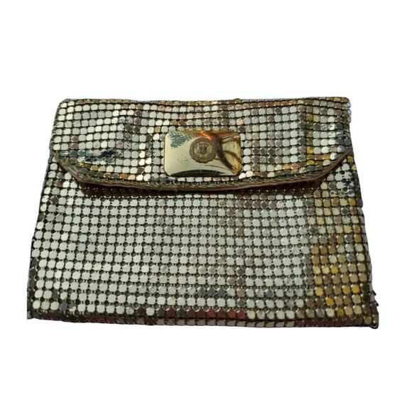 Vintage Whiting & Davis gold mesh, chainmail coin purse with Notre Dame crest - Picture 1 of 12